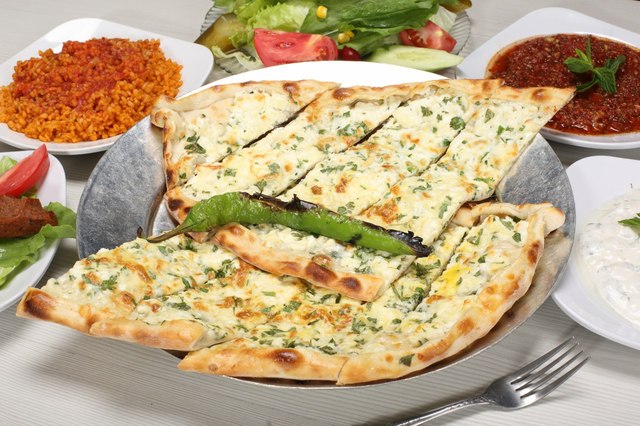 BEYAZ PEYNİRLİ PİDE